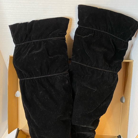EUC Women's Size 8 Black Velour Over the Knee High Heeled Boots Shoes Dress - Picture 2 of 10